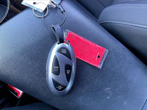 Used 2025 Hyundai Elantra SEL image 9