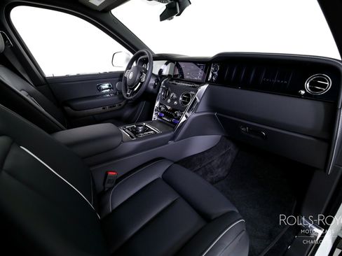 Certified 2025 Rolls-Royce Cullinan AWD/4WD image 34