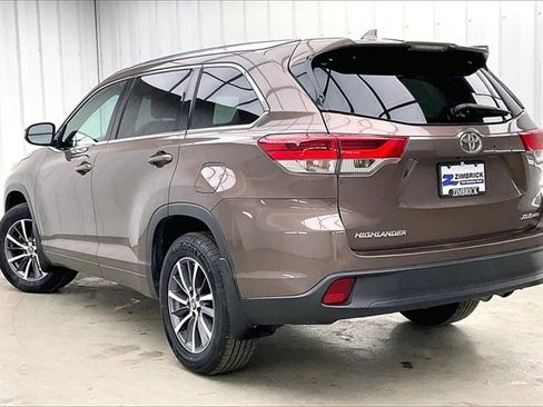 Used 2017 Toyota Highlander XLE image 11