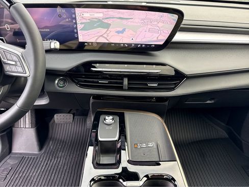 New 2026 Buick Enclave Avenir w/ Super Cruise Package FWD image 13