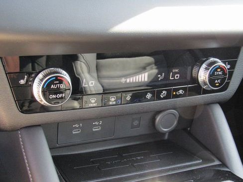 New 2025 Mitsubishi Outlander SE image 19