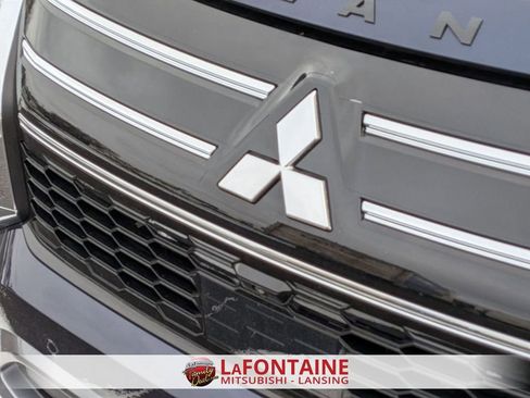 New 2026 Mitsubishi Outlander SEL image 9