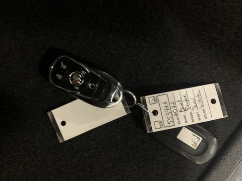 Used 2022 Buick Enclave Essence w/ Sport Touring Edition image 23