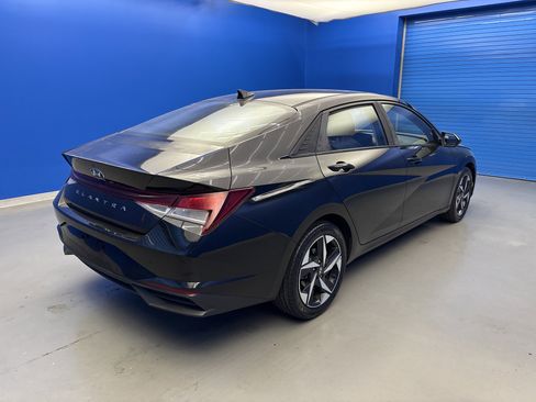 Used 2023 Hyundai Elantra SEL w/ Convenience Package FWD image 7