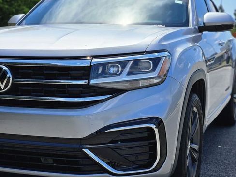 Used 2021 Volkswagen Atlas Cross Sport SE w/ Panoramic Sunroof Package FWD image 9