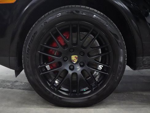 Used 2017 Porsche Cayenne Platinum Edition AWD/4WD image 36