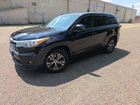 Used 2016 Toyota Highlander XLE AWD/4WD image 4