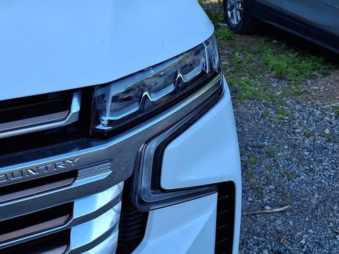 Certified 2023 Chevrolet Suburban High Country AWD/4WD image 7