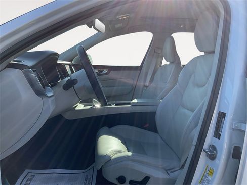 Certified 2023 Volvo XC60 B5 Ultimate image 9