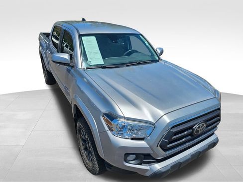 Used 2020 Toyota Tacoma SR5 w/ Technology Package AWD/4WD image 2