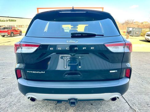 Used 2020 Ford Escape Titanium image 5