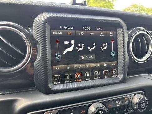 Certified 2021 Jeep Wrangler Unlimited Sahara AWD/4WD image 19