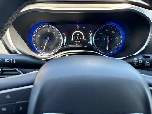 Used 2022 Chrysler Pacifica Touring-L FWD image 18