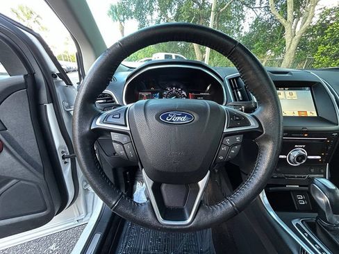 Used 2018 Ford Edge Titanium w/ Equipment Group 302A AWD/4WD image 17
