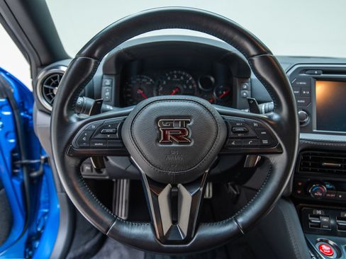 Used 2021 Nissan GT-R Premium AWD/4WD image 40
