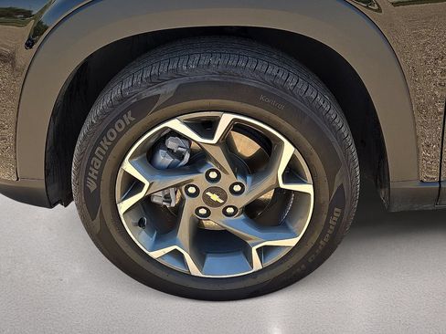 Used 2025 Chevrolet Trax LT FWD image 10