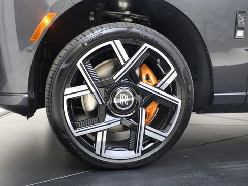 New 2026 Rolls-Royce Cullinan Black Badge image 14