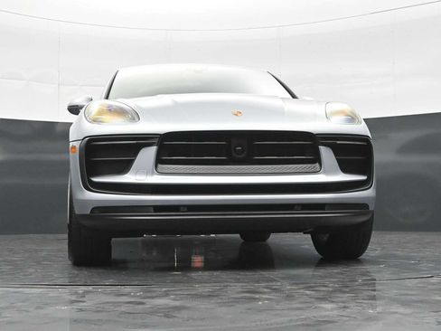 Certified 2025 Porsche Macan AWD/4WD image 43