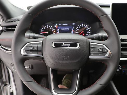 Used 2024 Jeep Compass Trailhawk image 16