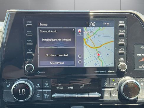 Used 2021 Toyota Highlander XLE AWD/4WD image 21