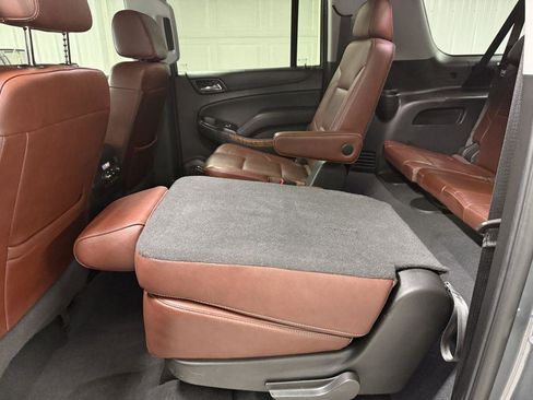 Used 2019 Chevrolet Suburban Premier w/ Premier Plus Edition AWD/4WD image 37