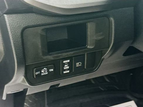 Used 2018 Toyota Tacoma TRD Sport image 8