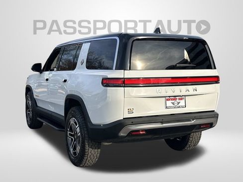 Used 2023 Rivian R1S Launch Edition image 2