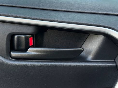 Used 2021 Toyota RAV4 LE image 25