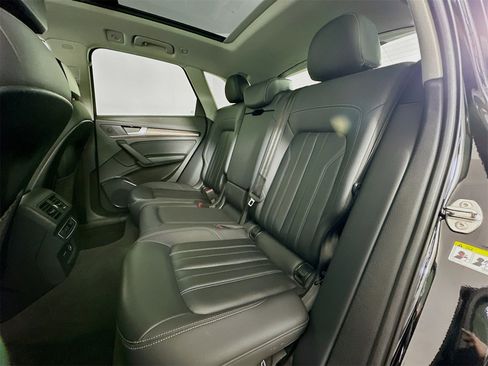 Used 2022 Audi Q5 2.0T Premium image 24