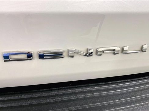 Used 2021 GMC Yukon Denali w/ Denali Premium Package AWD/4WD image 8