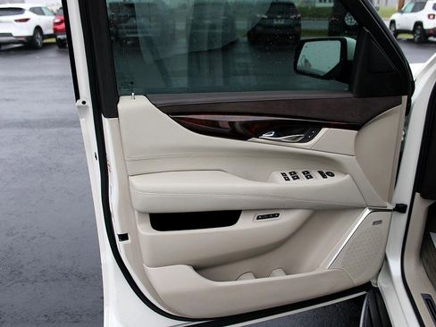 Used 2015 Cadillac Escalade ESV Luxury image 9