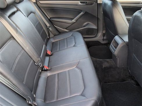 Used 2018 Volkswagen Passat 2.0T R-Line image 23