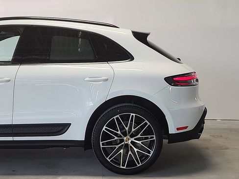 New 2026 Porsche Macan AWD/4WD image 7