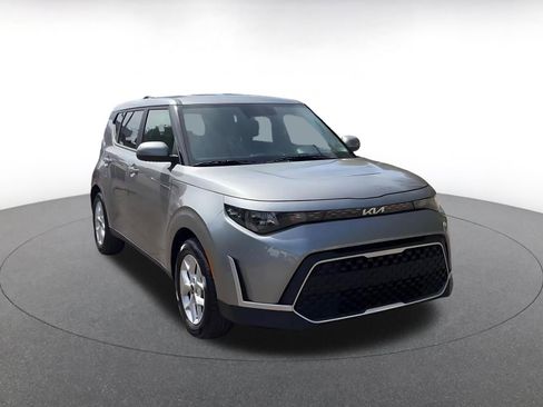 Used 2025 Kia Soul LX w/ LX Technology Package FWD image 3