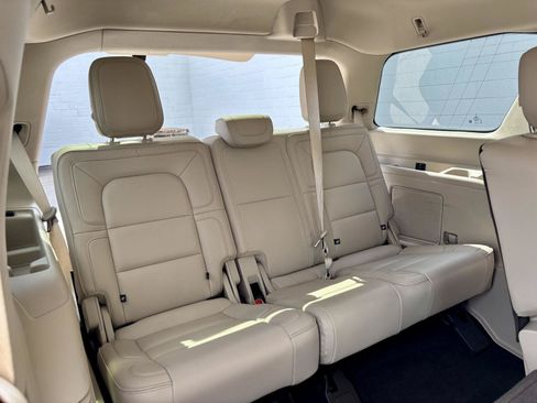 Used 2018 Lincoln Navigator Select AWD/4WD image 14
