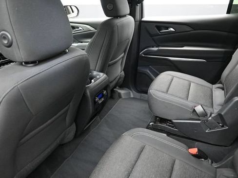Used 2024 Chevrolet Traverse LT FWD image 25