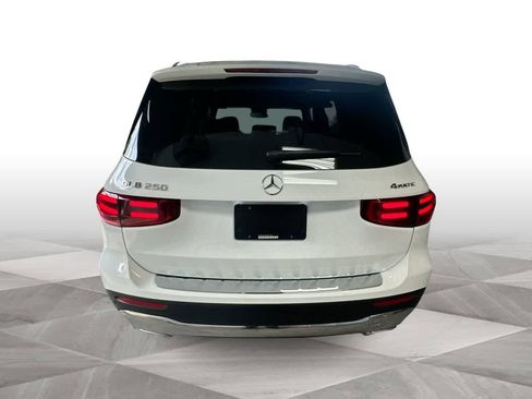 Used 2025 Mercedes-Benz GLB 250 4MATIC w/ Exclusive Package image 7