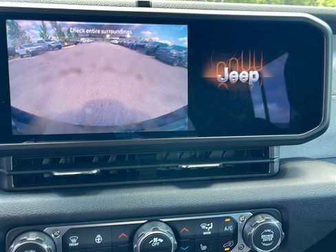 Used 2025 Jeep Wrangler Unlimited Sport AWD/4WD image 18