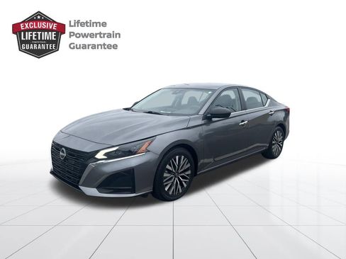 Certified 2024 Nissan Altima 2.5 SV FWD image 1