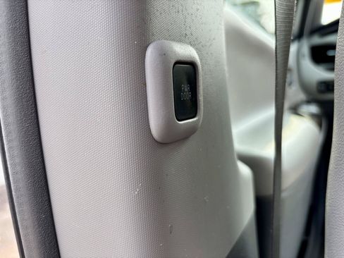 Used 2019 Toyota Sienna XLE Premium FWD image 39