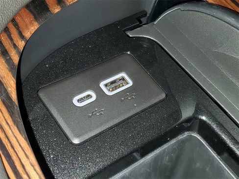 Used 2023 Cadillac Escalade Luxury image 42