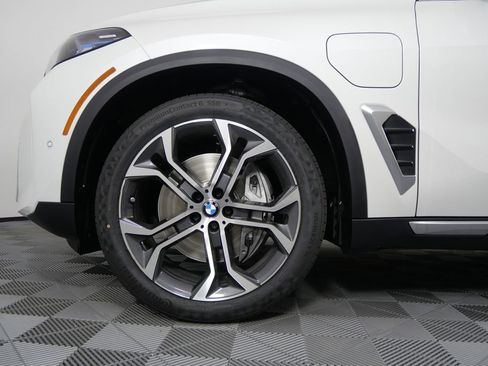 Used 2026 BMW X5 xDrive50e w/ Executive Package image 8