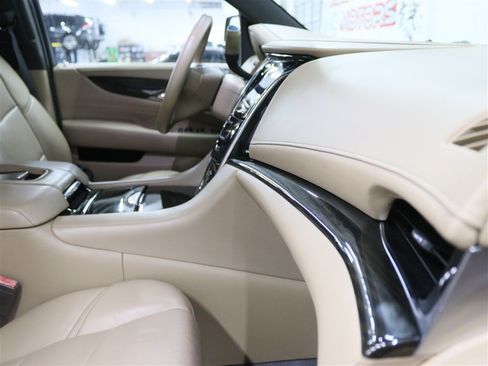 Used 2018 Cadillac Escalade ESV Platinum AWD/4WD image 37