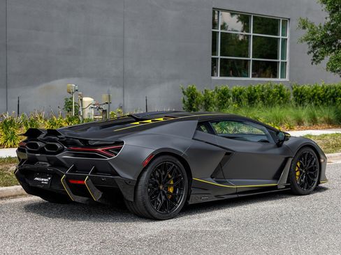 Used 2025 Lamborghini Revuelto AWD/4WD image 26