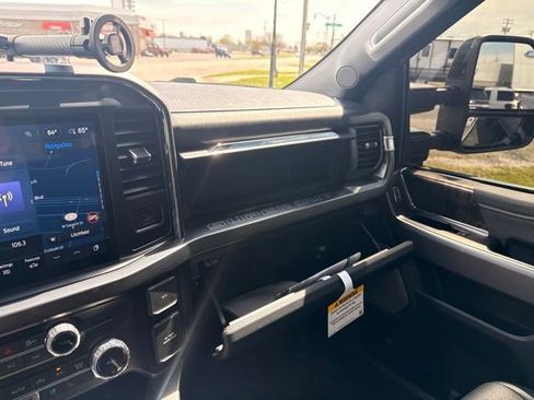 Used 2025 Ford F350 Lariat w/ Lariat Ultimate Package AWD/4WD image 29