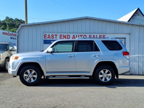 Used 2012 Toyota 4Runner SR5 AWD/4WD image 2