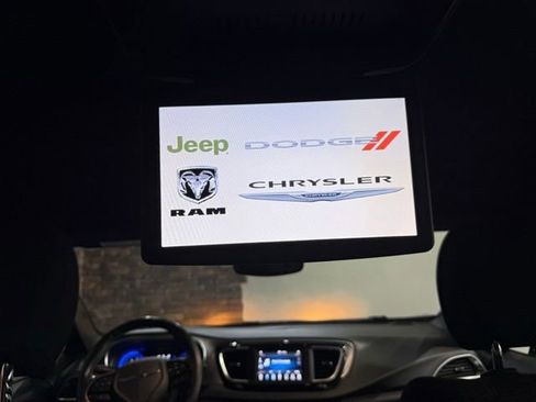 Used 2018 Chrysler Pacifica Touring Plus w/ S Appearance Package FWD image 28