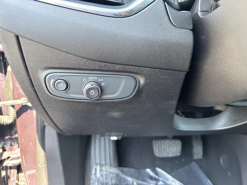 Used 2019 Chevrolet Equinox LS FWD image 32