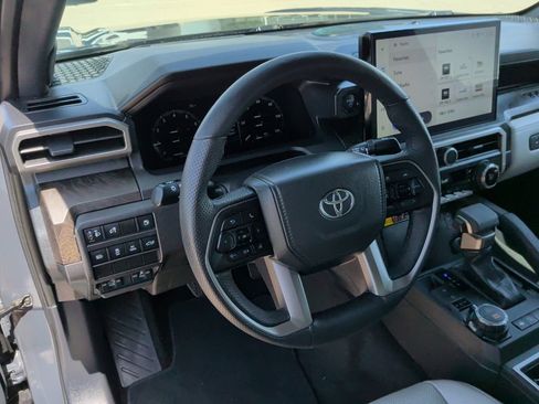 Used 2025 Toyota Tacoma Limited AWD/4WD image 15