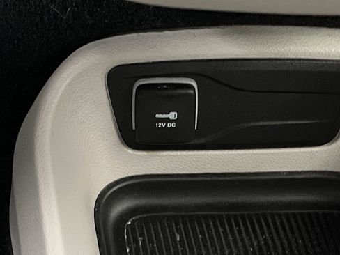 Used 2024 Chrysler Voyager LX image 23